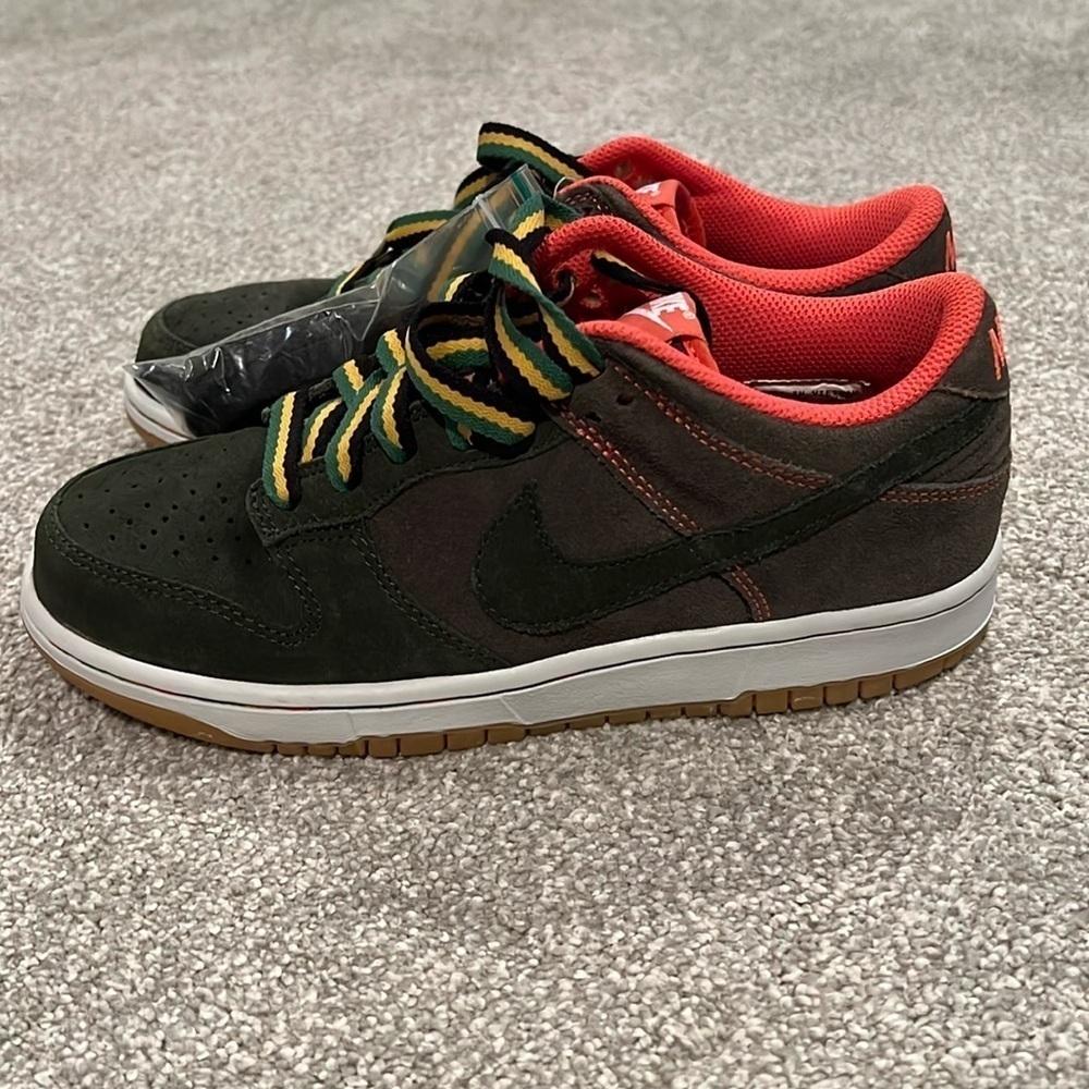 Nike dunk low, size 7.5 women, new, right shoe has a little fade.
